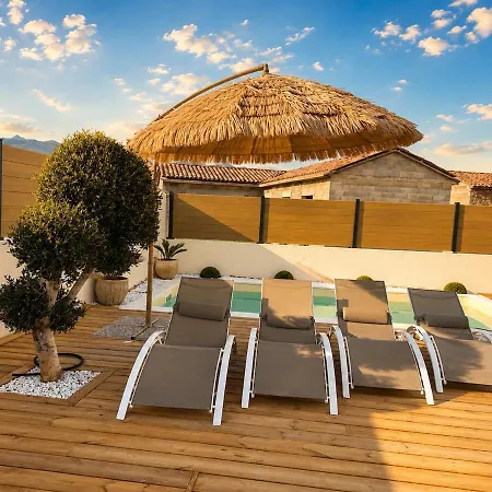 Villa Moderne Avec Piscine Privee A *