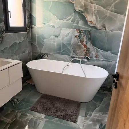 Moderne Avec Piscine Privee A Villa Figari (Corsica)